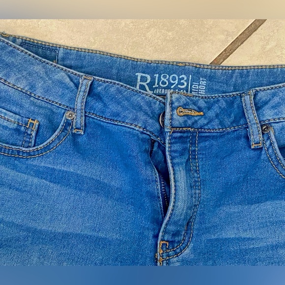 Woman’s R1893 Roebuck & co MIDI Jean Shorts - Picture 5 of 5
